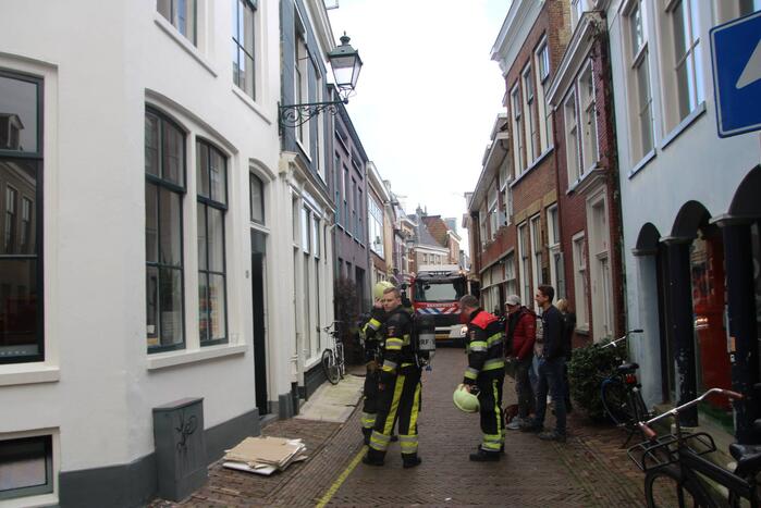 Brandweer onderzoekt mogelijke gaslucht in woning
