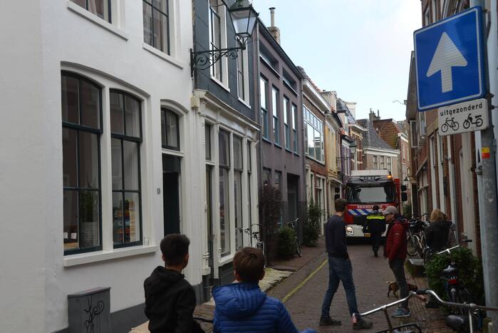 Brandweer onderzoekt mogelijke gaslucht in woning