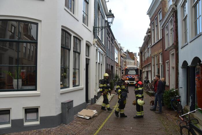 Brandweer onderzoekt mogelijke gaslucht in woning