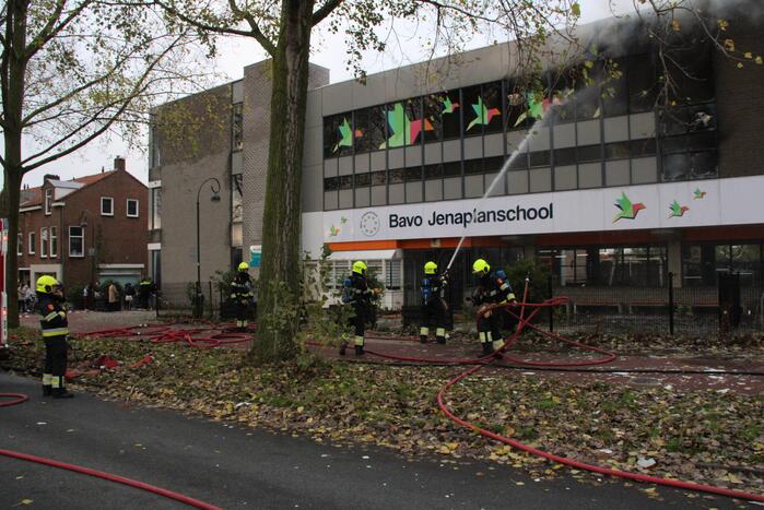 Zeer grote brand bij basisschool