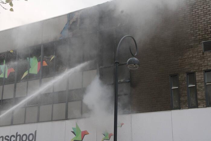 Zeer grote brand bij basisschool