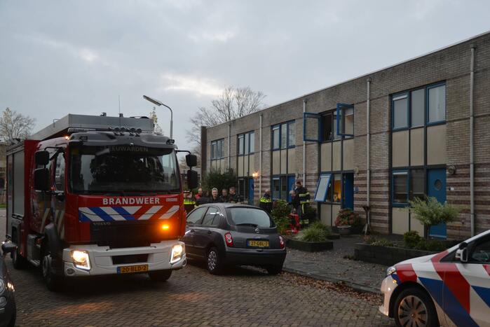 Brandweer ventileert na woningbrand
