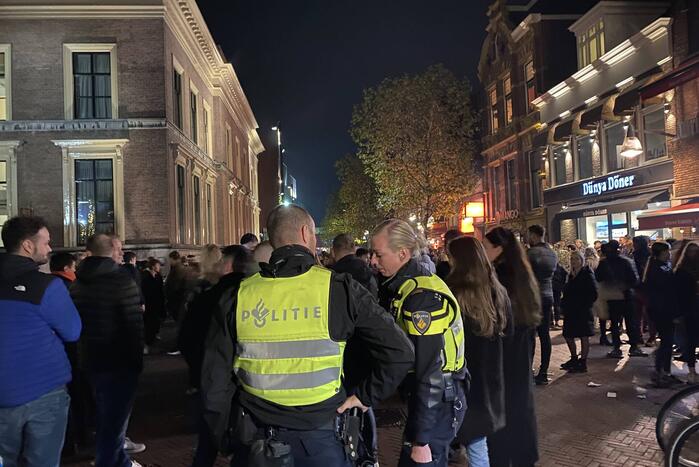 Honderden kroeggangers op straat door sluiting kroegen