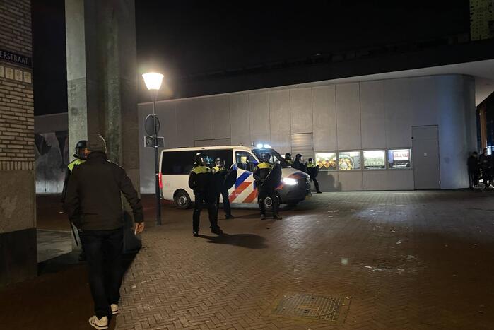 Honderden kroeggangers op straat door sluiting kroegen