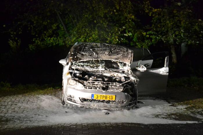 Schade aan personenauto door brand