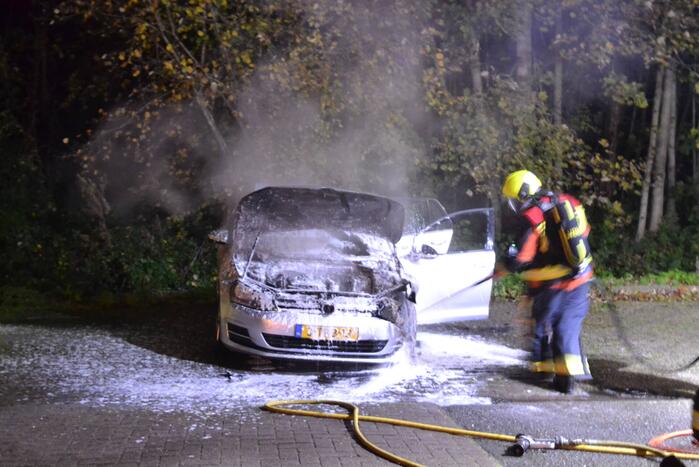 Schade aan personenauto door brand