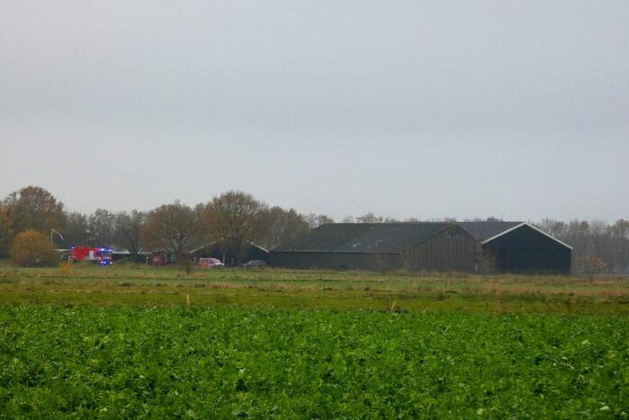 Weg afgesloten door brand in schuur