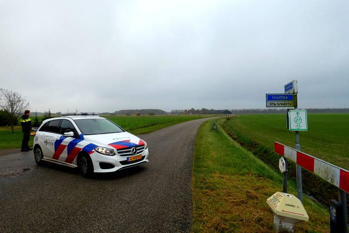 Weg afgesloten door brand in schuur