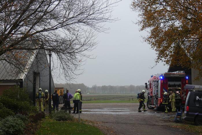 Brand in grasmaaier slaat door naar dak