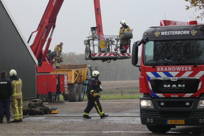 Brand in grasmaaier slaat door naar dak