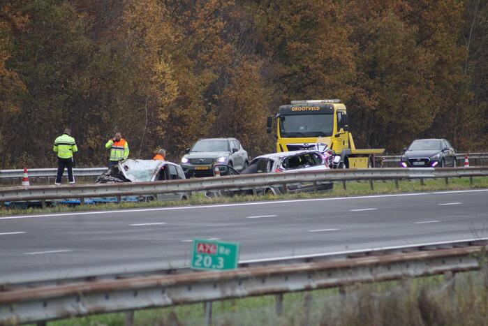 Auto over de kop bij ongeval op A76