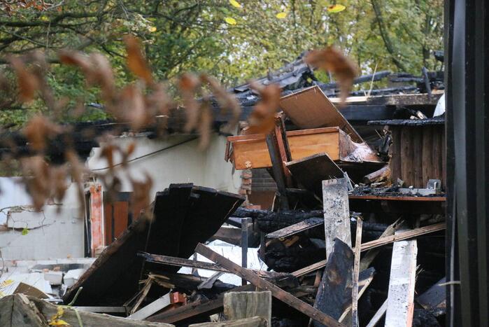 Enorme schade bij brand in voormalig clubhuis