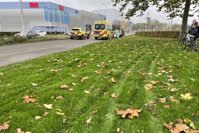 Motorrijder gaat onderuit en raakt gewond