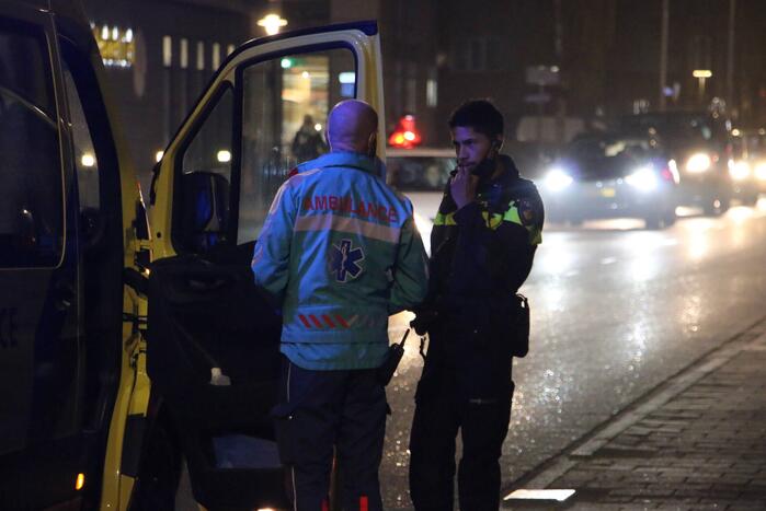 Fietser zwaargewond na val over stoep