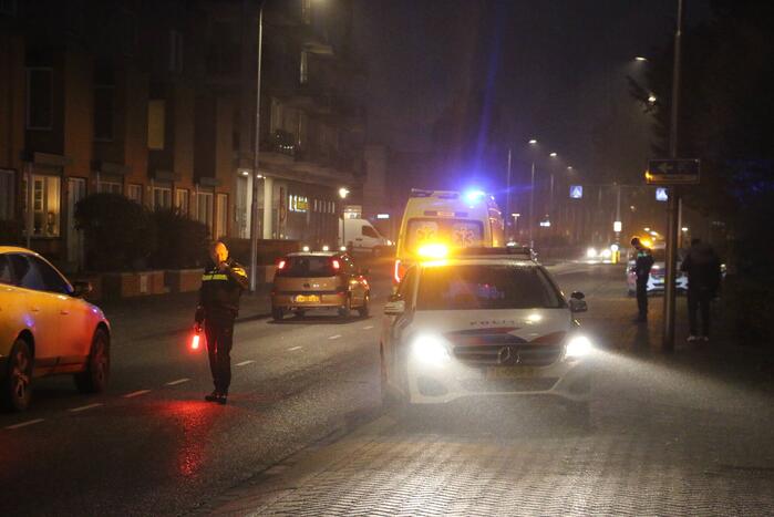 Fietser zwaargewond na val over stoep