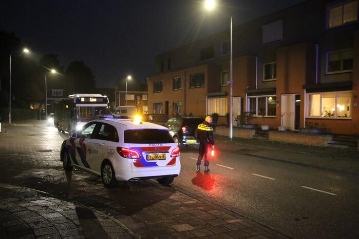 Fietser zwaargewond na val over stoep
