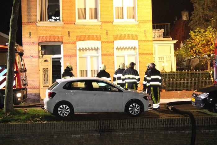 Flinke rookontwikkeling door brand in woning