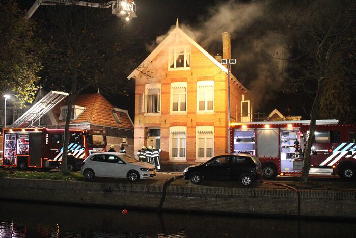 Flinke rookontwikkeling door brand in woning
