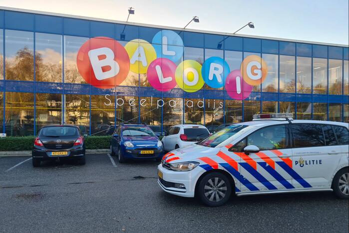 Kind bij binnenspeeltuin Ballorig overgebracht naar het ziekenhuis