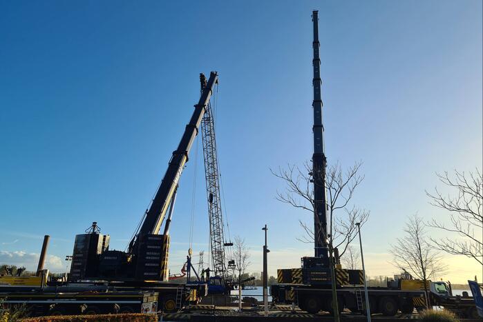 Omgevallen hijskraan geborgen