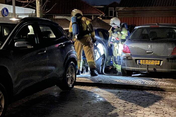 Brand zorgt voor schade aan personenauto