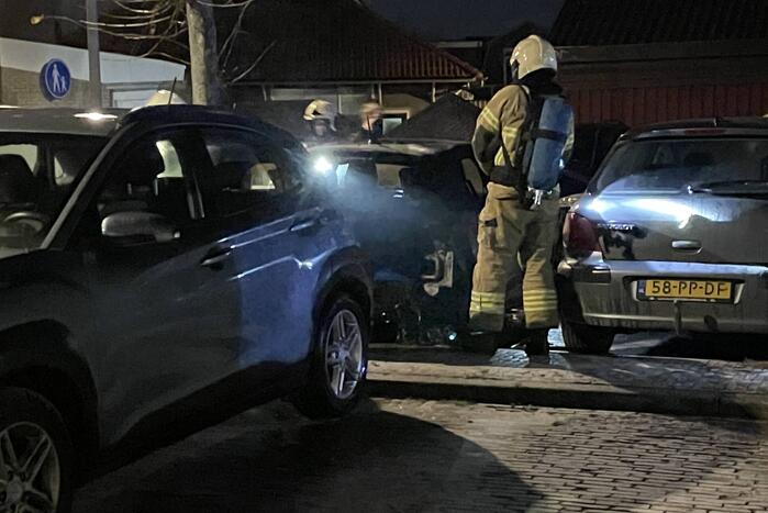 Brand zorgt voor schade aan personenauto