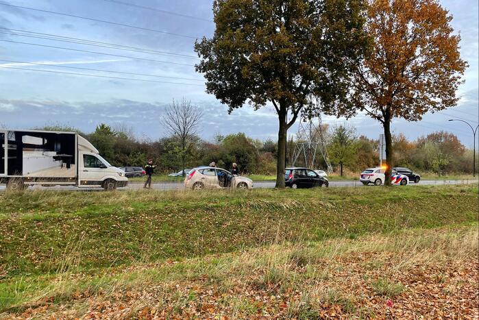 Meerdere voertuigen botsen achter op elkaar