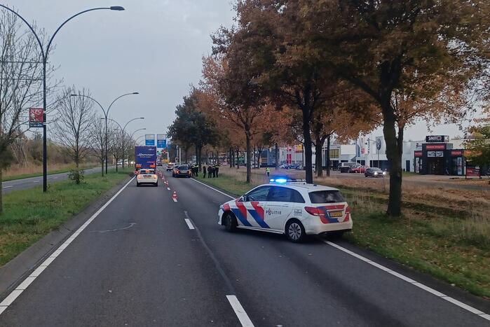 Meerdere voertuigen botsen achter op elkaar