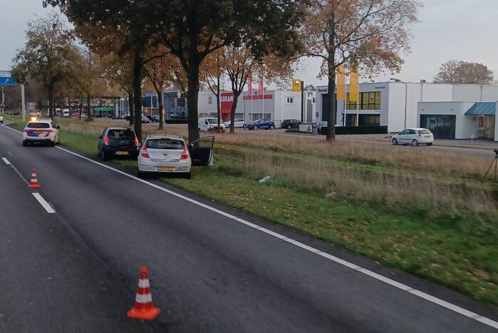 Meerdere voertuigen botsen achter op elkaar