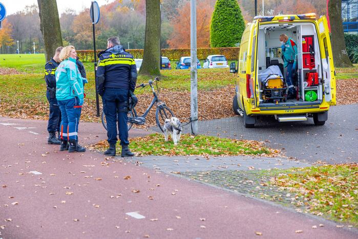 Fietsster gewond naar ziekenhuis na botsing op fietspad