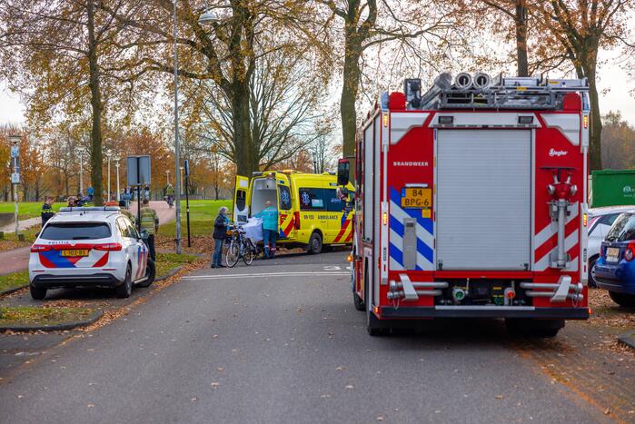 Fietsster gewond naar ziekenhuis na botsing op fietspad