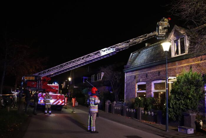 Brand in schoorsteen van woning