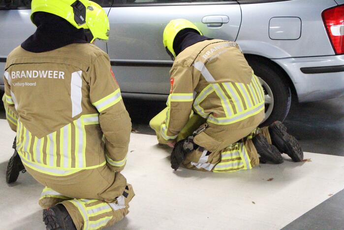 Benzine lekt uit benzinetank auto