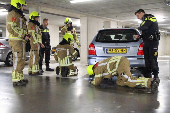 Benzine lekt uit benzinetank auto