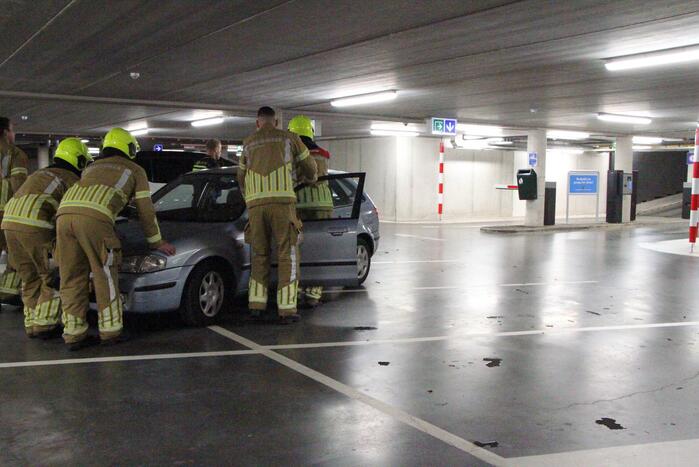 Benzine lekt uit benzinetank auto