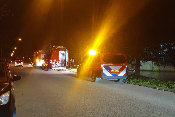 Auto raakt te water na vergeten handrem