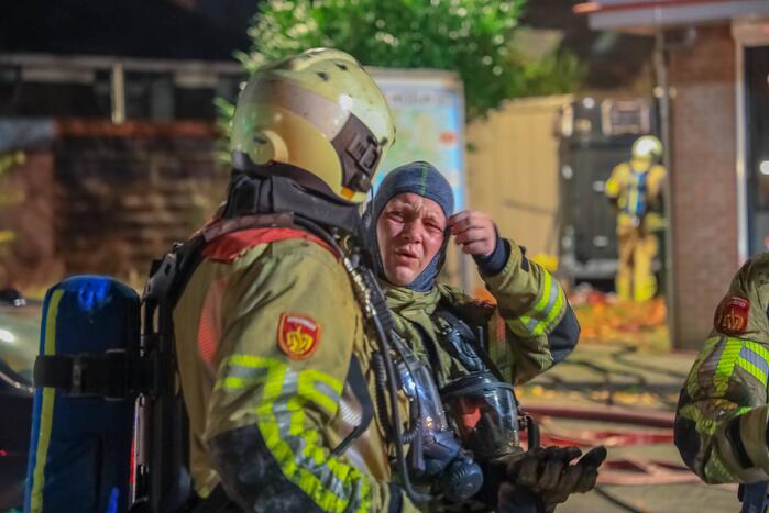 Uitslaande brand in winkelpand