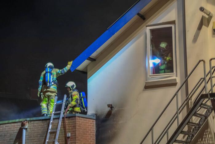 Uitslaande brand in winkelpand