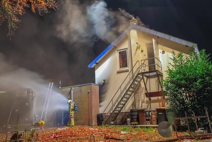 Uitslaande brand in winkelpand