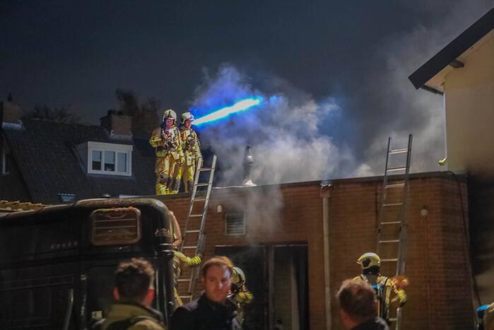 Uitslaande brand in winkelpand