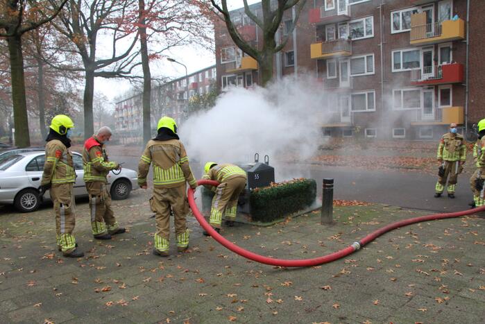 Veel rookontwikkeling door brand in ondergrondse container