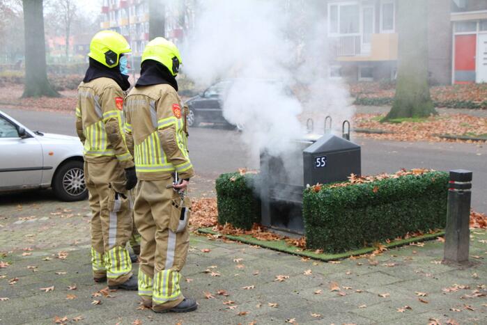 Veel rookontwikkeling door brand in ondergrondse container