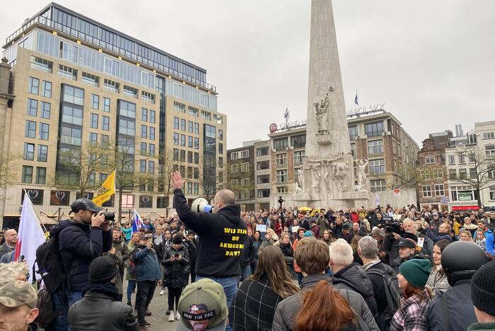 Enkele honderden mensen demonstreren tegen coronamaatregelen