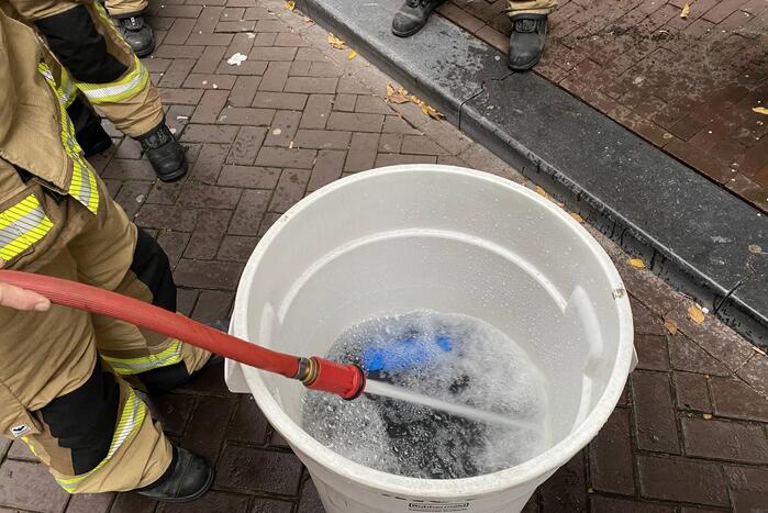 Deelscooter vliegt al rijdend in brand