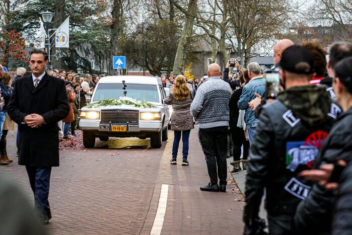 Afscheidsdienst van Mark Elbers druk bezocht