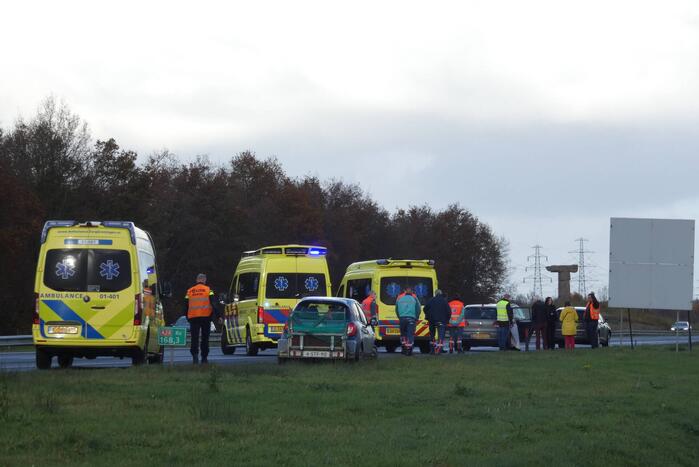 Persoon gewond bij aanrijding tussen meerdere voertuigen