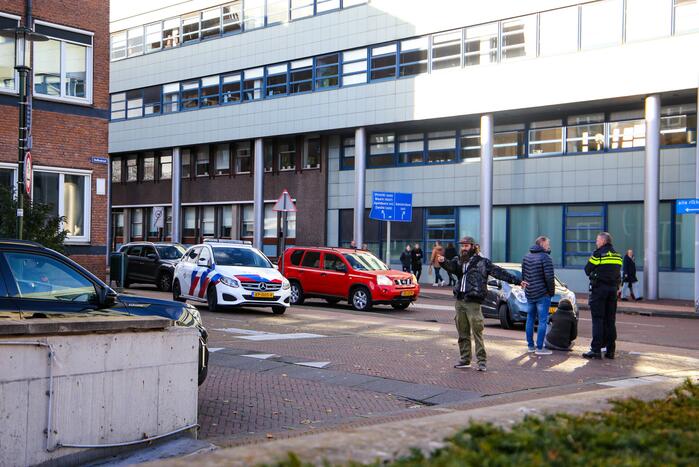 Snorfietser verliest controle over stuur en raakt gewond