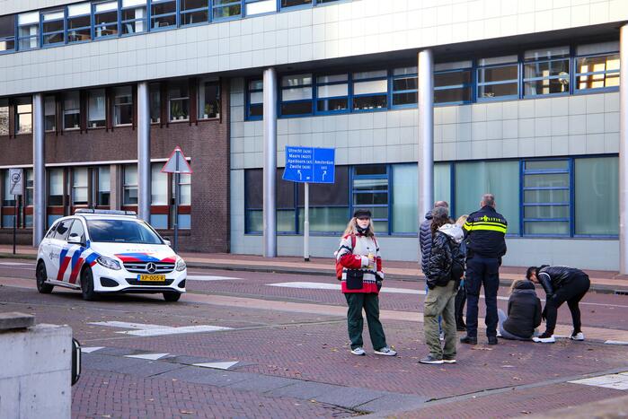 Snorfietser verliest controle over stuur en raakt gewond