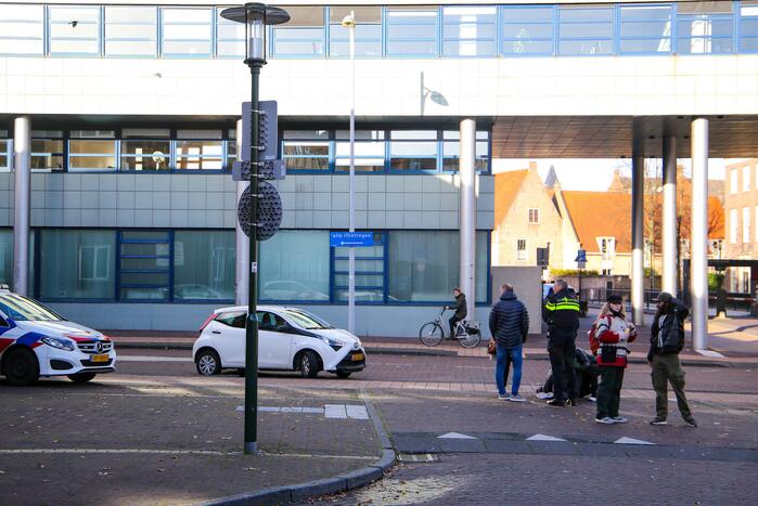 Snorfietser verliest controle over stuur en raakt gewond