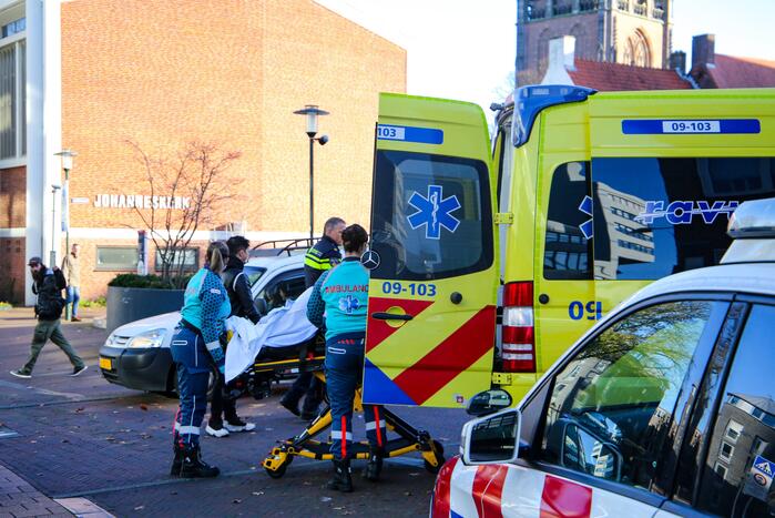 Snorfietser verliest controle over stuur en raakt gewond